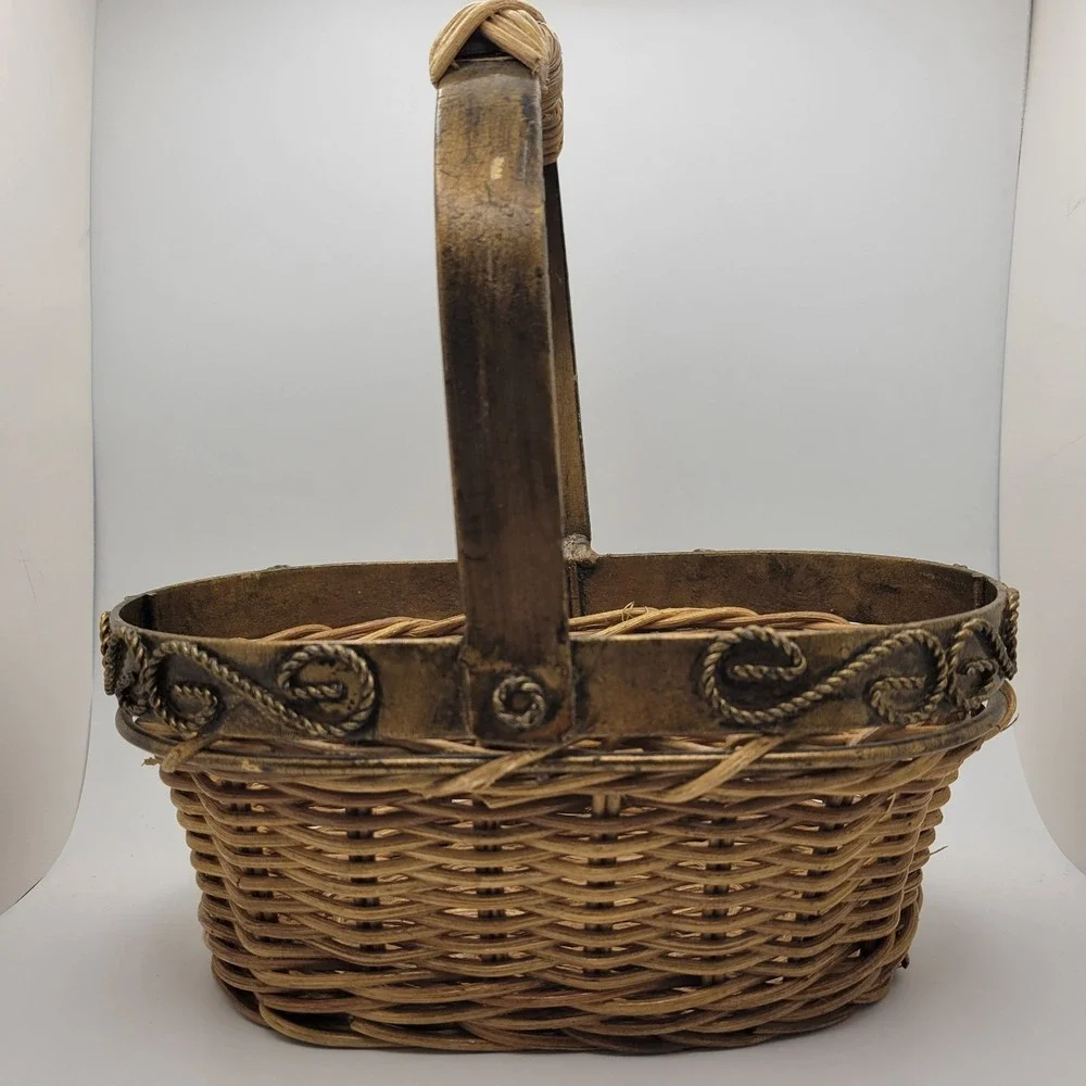 Vintage Wicker Basket Metal Rim‎ Handle Small Cottagecore Farmhouse Rustic Decor